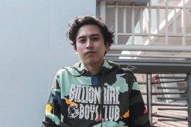 Roy Sungkono memerankan dua karakter dalam "Star Stealer"