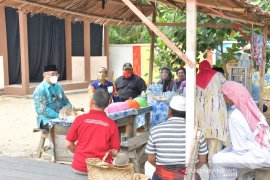 Pentas seni "Lasmin Baruya", Bupati HSS sosialisasikan Perbup Nomor 44