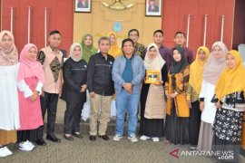 Siswa SMA 1 Gunuang Omeh kunjungi UNP melakukan studi