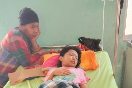 Maidenia Rasmi, bocah pengidap ginjal bocor di Kuansing butuh biaya pengobatan