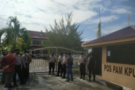 Pencabutan nomor urut,  Polisi jaga ketat kantor KPU Bengkalis