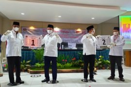 Sahbirin-Muhidin nomor 1 dan Denny-Difriadi nomor 2