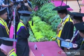UNP ganti gaya bersalaman saat wisuda ke 118