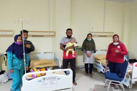 Relawan MBK gandeng Smail Train Indonesia mengggelar operasi bibir sumbing