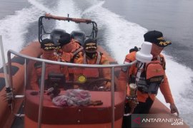 Tim SAR cari warga Buton Tengah yang jatuh di perairan Siompu