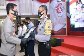 Gawai gratis Aipda Suparman berbuah penghargaan Kapolda Kalsel