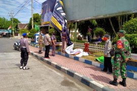 Tahapan kampanye, Bawaslu Situbondo tertibkan APK/BK liar pasangan calon