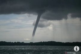 BMKG ingatkan waspada cuaca ekstrem dan gelombang tinggi di Kepri