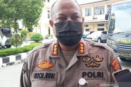Polda Kalsel  tahan "koboy" yang acungkan pistol di jalan