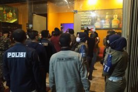 Langgar protokol kesehatan, sejumlah tempat hiburan malam di Surabaya dicabut izinnya