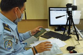 Menjaga pintu gerbang negara dari "impor" virus corona