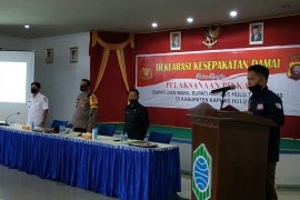 Ketua KPU Kapuas Hulu pimpin deklarasi kesepakatan damai