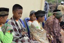 Perkumpulan keluarga berencana Indonesia OKU  gelar khitanan massal