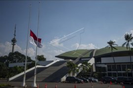 Merah putih setengah tiang di parlemen