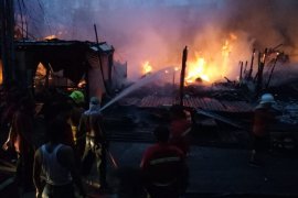 9 Ruko di depan Pasar Raya Sintang terbakar
