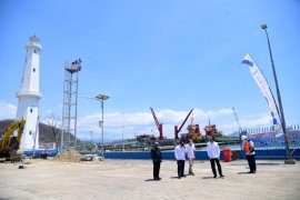 Presiden Joko Widodo tinjau pembangunan infrastruktur wisata di Labuan Bajo