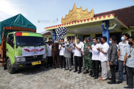 Pj Bupati Pesisir Barat luncurkan program bansos KPM PKH