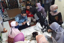 Penjualan produk batik di Kediri masih lancar saat pandemi COVID-19