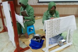 Hari Batik Nasional, Persit Korem 042 gelar lomba membatik secara virtual