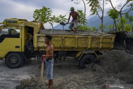 Agam akan usulkan legalitas tambang galian C milik rakyat ke pusat