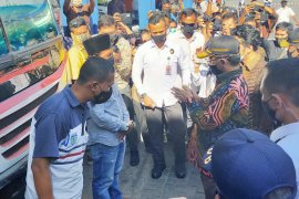 Mahfud MD kampanye protokol kesehatan ke pengemudi bus