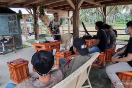 BIOTA latih pemandu wisata pengamatan burung di Danau Limboto Gorontalo