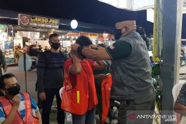 Rompi oranye untuk pelanggar  protokol kesehatan di Batam