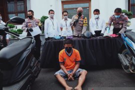 Polisi tembak mati bandit motor di Surabaya