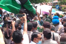 Di Situbondo, demo tolak UU Cipta Kerja sempat ricuh