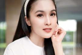 Tips rawat kulit bagi ibu dan  "working mom" ala Sandra Dewi