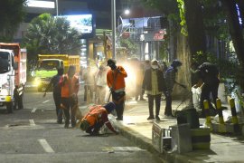 Pemkot Surabaya benahi fasilitas publik yang rusak usai demonstrasi tolak UU Cipta Kerja