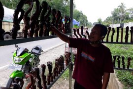 Yulianis, hadirkan "ular kobra" temani pengemudi saat berkendara