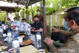 Hasil tes swab di Sumbar lambat karena persoalan distribusi data