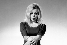 Margaret Nolan,  gadis bercat emas di film "Goldfinger" tutup usia