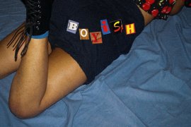 Noni rilis lagu "Boyish" sebagai pembuka mini album perdana