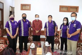 Gubernur Koster terima aspirasi FSP Pariwisata terkait UU Cipta Kerja