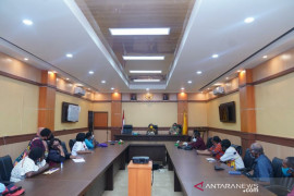 Pemkab Keerom minta 11 Kepala Distrik mendata tenaga honorer