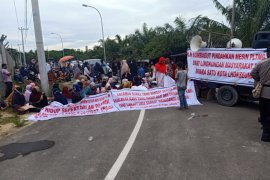 Keluhkan suara bising dan getaran, ratusan warga gelar aksi damai di PLTMG Arun II