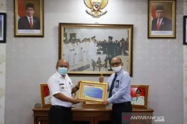 Pemkot Solok terima piagam opini Wajar Tanpa Pengecualian tahun anggaran 2019