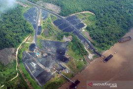 Harga batu bara turun 25,6  persen