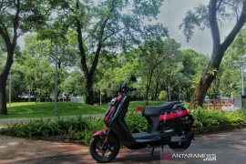 Skuter listrik Niu N GT dengan "cruise control" & trio mode berkendara