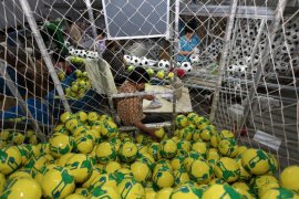 Pelatih sister club Manchester City didenda gegara tahayul warna