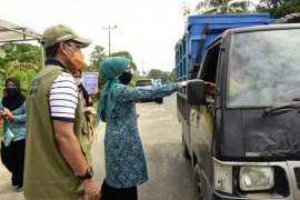 PKK Bengkalis bagi 1.500 masker ke masyarakat Rupat Utara