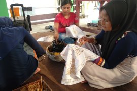Seuntai Harapan dari Rumah Batik