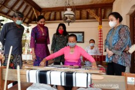 Ketua DPR serap keluhan perajin tenun di Gianyar-Bali