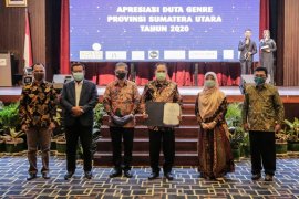 Rektor UMSU terima penghargaan Dharma Karya Kencana  dari BKKBN