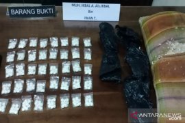 Polda Sulawesi Tenggara bekuk dua pemuda edarkan ratusan pil PCC jaringan Sulsel