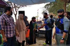 Altaduri bagikan paket sembako dan masker di Samboja