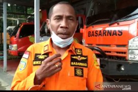 Tim SAR Timika melanjutkan pencarian satu penumpang perahu terbalik