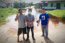 Warga Sampit mengadu ke legislator keluhkan jembatan tidak layak